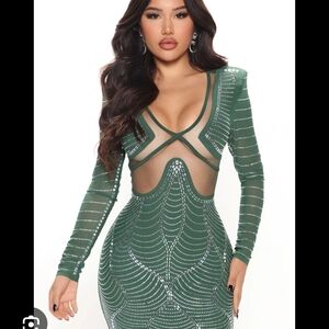NWT Fashion Nova Not Your Average Girl" Sexy Elegant Green Long Sleeve Dress